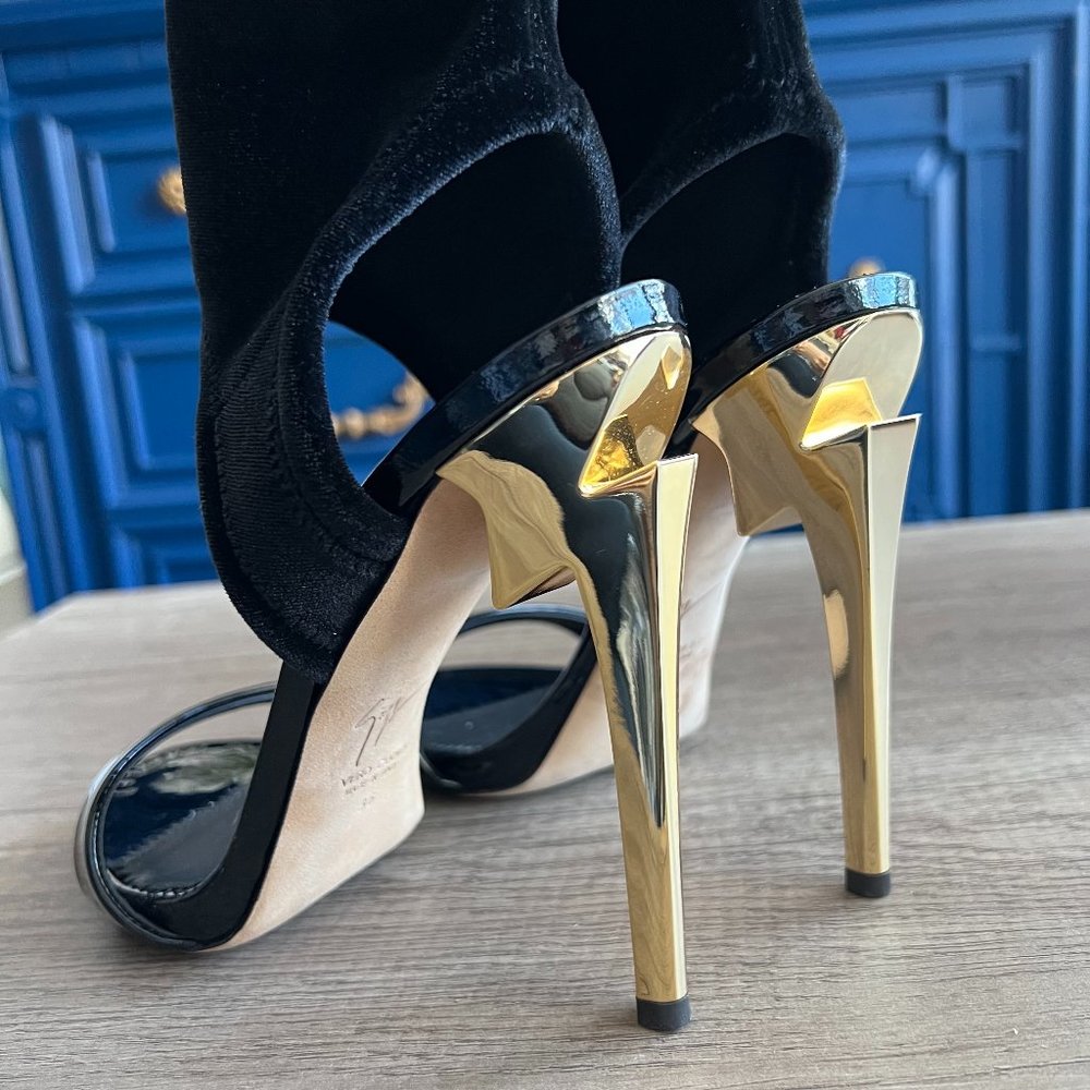 Brand New Never Worn Giuseppe Zanotti Lightning Bolt Heels